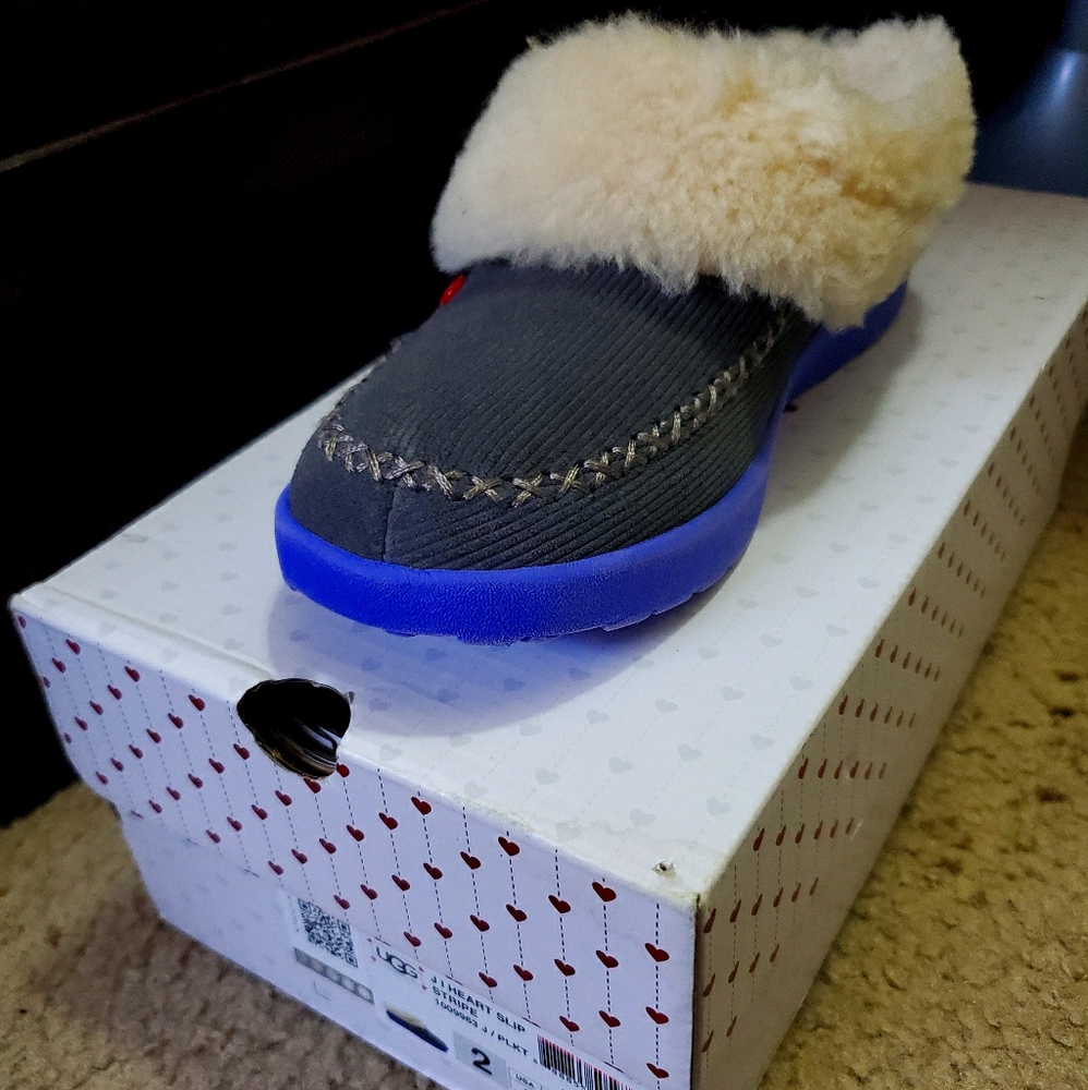 Ugg youth slides size 2